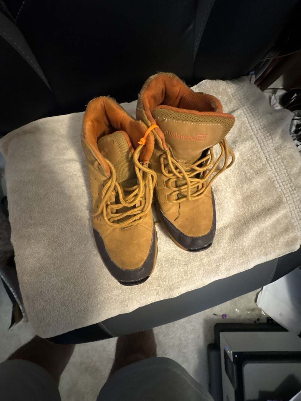 Avalanche Pitch Hiking Boots Size 8 Tan Brown